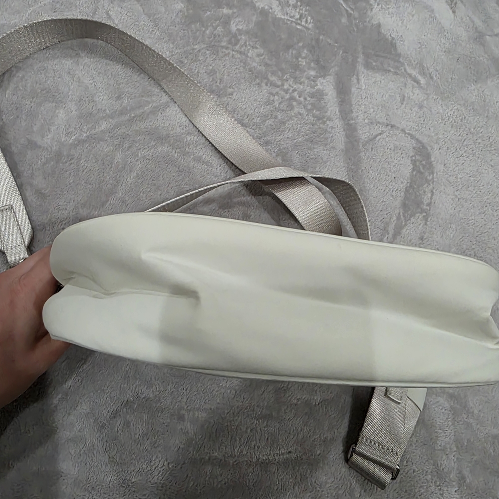 Lululemon - Picture 7 of 9